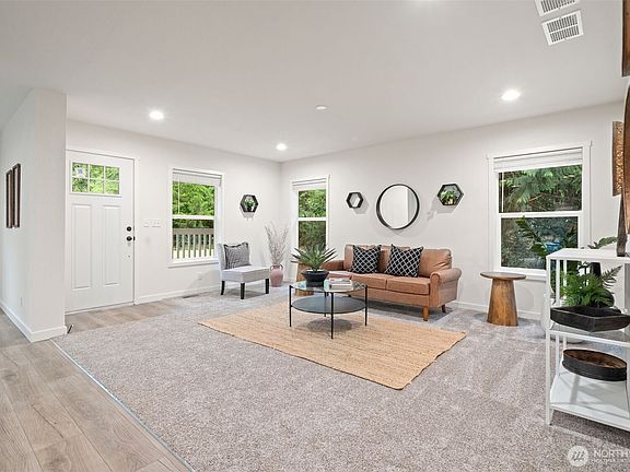5th image of 1121 E Lakeshore Drive