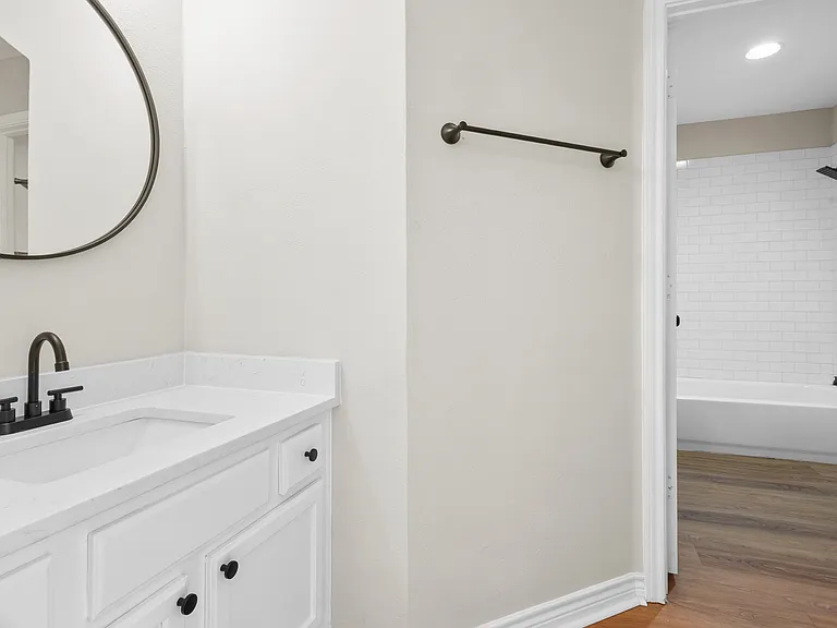 922 Binbrook Dr — Photo 16