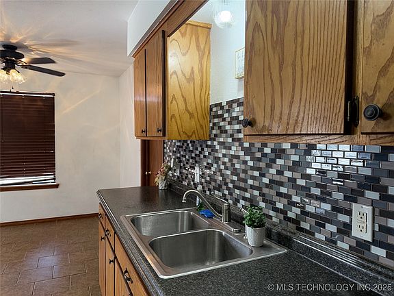 5th image of 108 Hawkins Dr