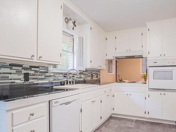 4th image of 1911 Avenue O #1