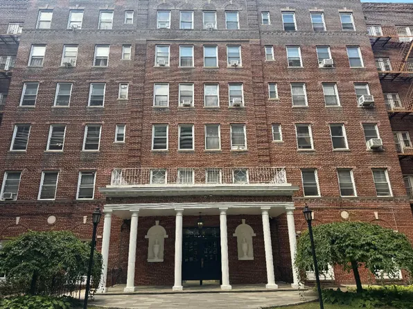 141-25 Northern Boulevard image 4 of 17