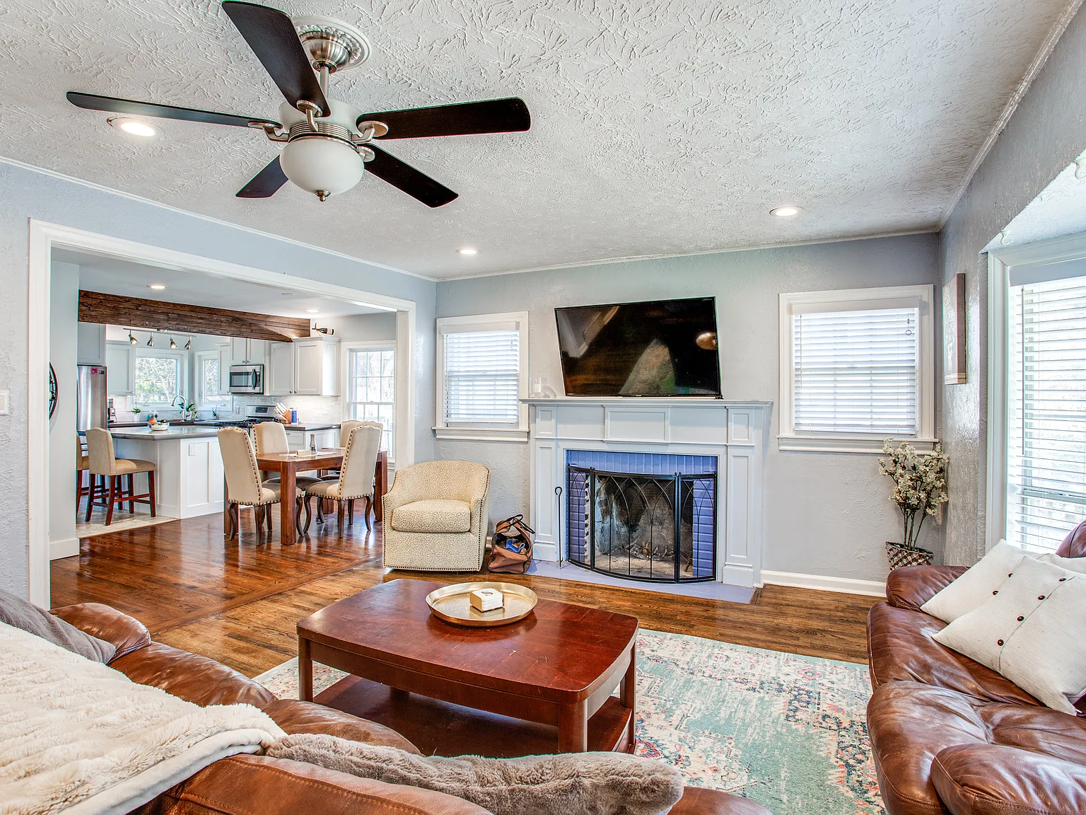 4 bed, 2250 sqft, $2,650 — Photo 3