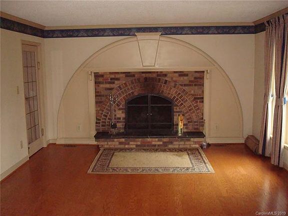 3rd image of 506 Hilltop Dr