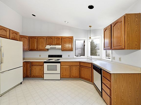 5th image of 40 Pine Grove Dr Unit 40