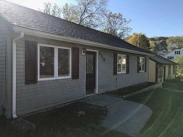 1st image of 1716 18th St SE
