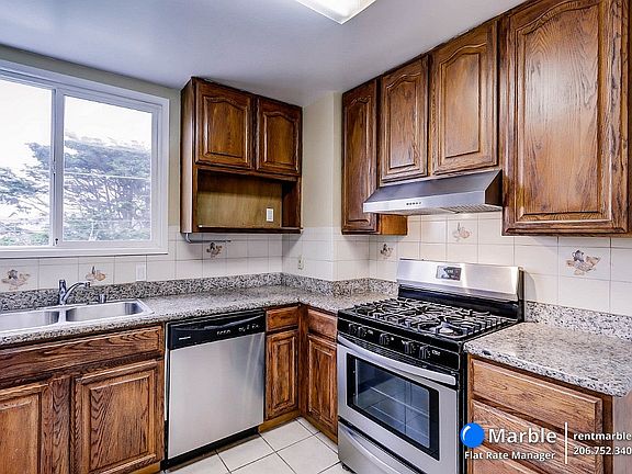4th image of 27 Park Manor Dr