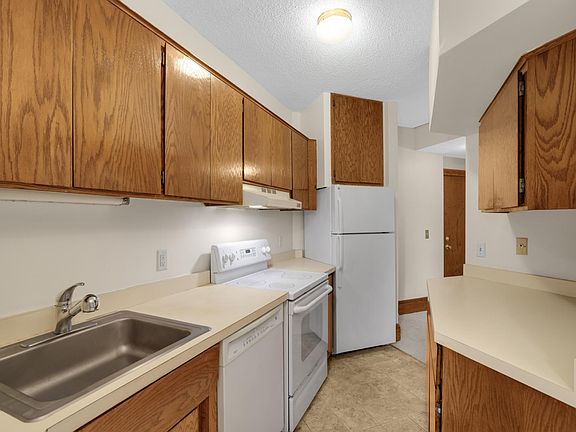 4th image of 385 Laurel Ave APT 10