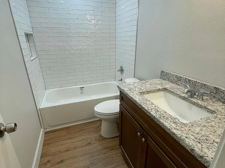 3604 Dovetail Ln N — Photo 5
