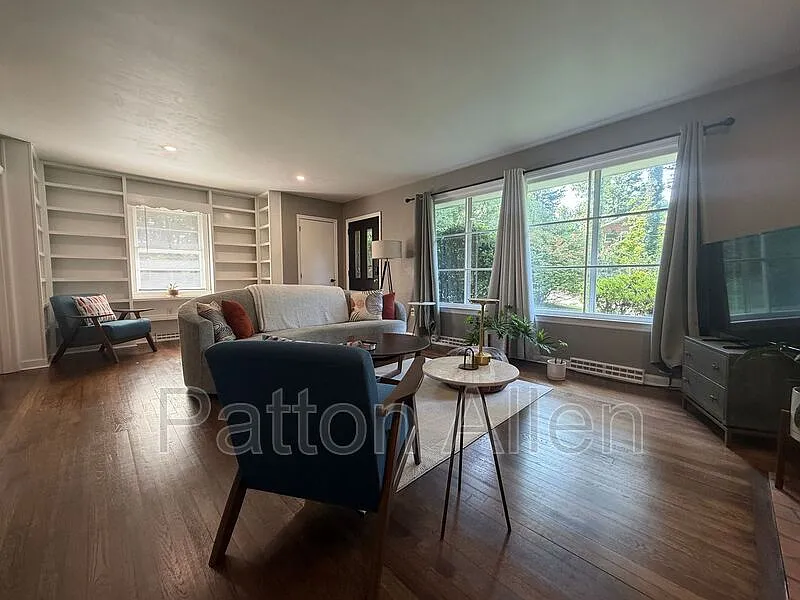 4 bed, 3.0 bath, 2828 sqft, $2,995 — Photo 3
