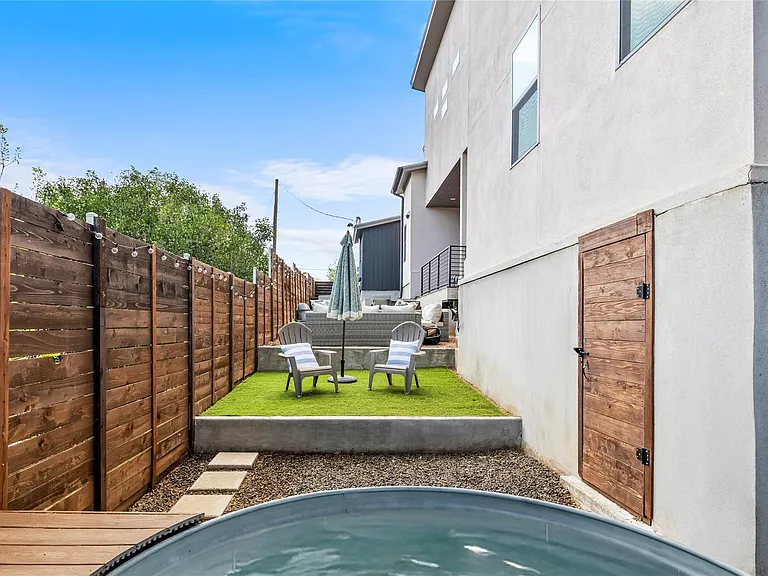 4400 Mount Vernon Dr #B — Photo 21