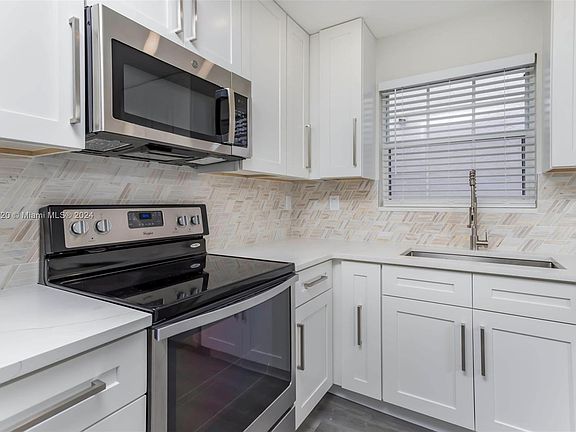 3rd image of 10791 N Saratoga Dr