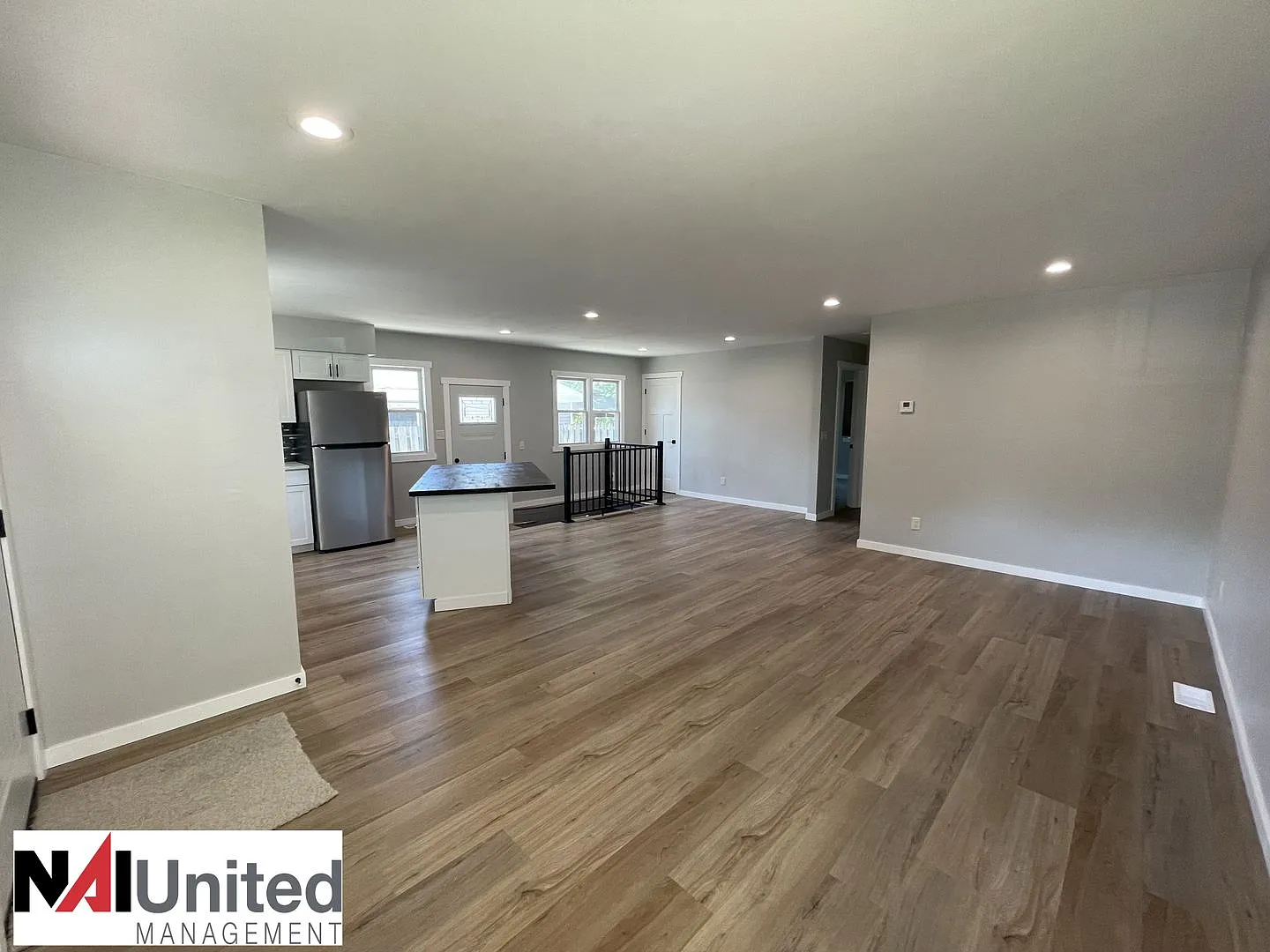 Three bed, one and a half bath home for rent — Photo 3