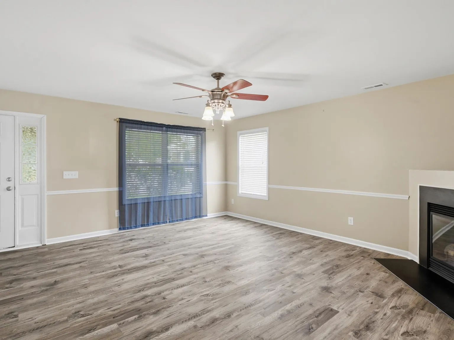 3 bed, 2.5 bath, 1715 sqft, $1,880 — Photo 4