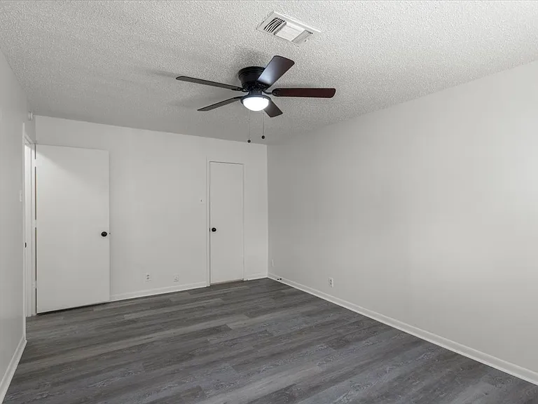 1312 N Travis St — Photo 17