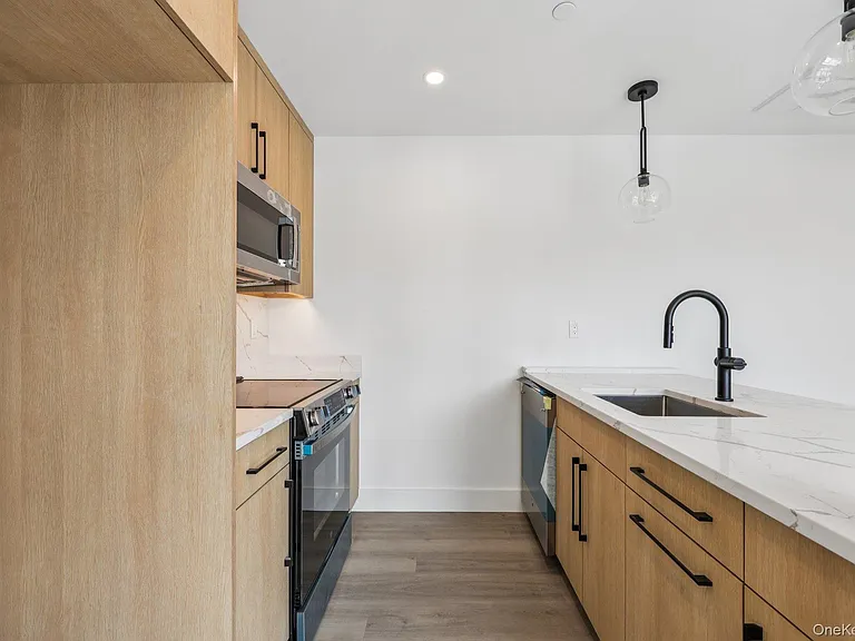 325 Manville #201 — Photo 7