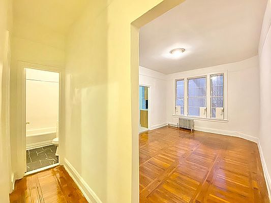 2nd image of 468 W 153rd St APT 3A