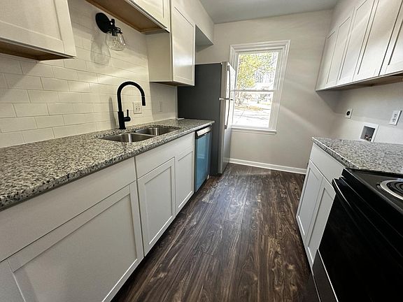 5th image of 102 Stowe Pl APT B