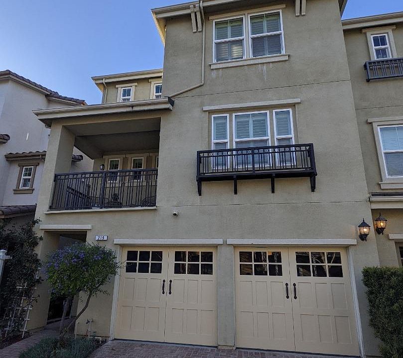 1st image of 219 Azevedo Cir