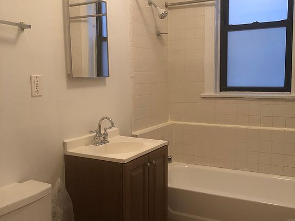 3rd image of 5843 S Michigan Ave APT 3