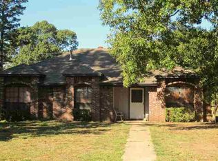 102 Coke Dr, Texarkana, TX 75501