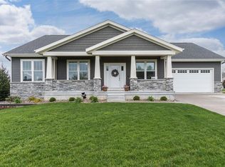 2910 Terrapin Dr, Hiawatha, IA 52233