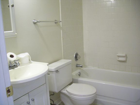 3rd image of 7436 Orchardhill Dr