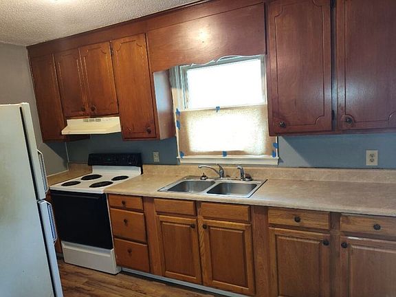 2nd image of 420 Brewer St #A