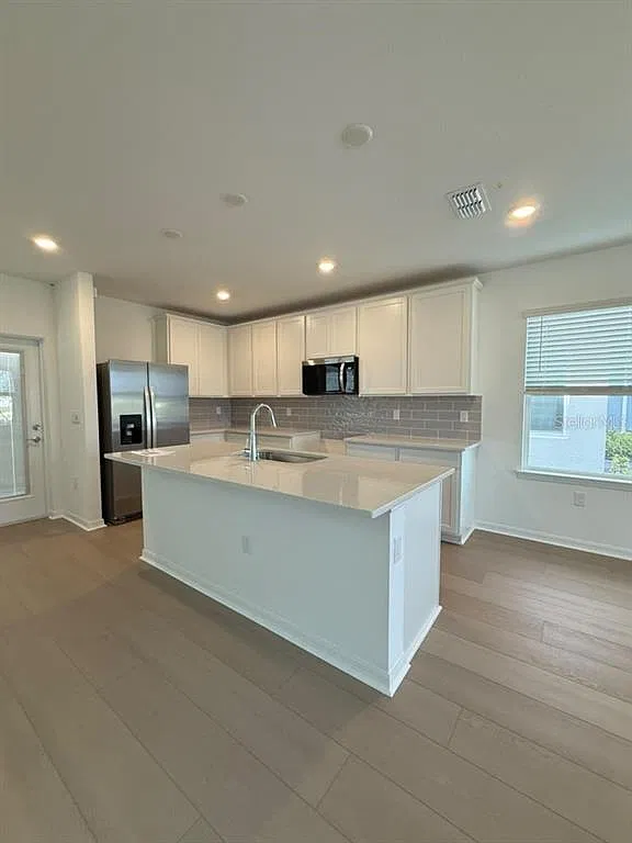 3 bed, 2.5 bath, 1896 sqft, $2,600 — Photo 4