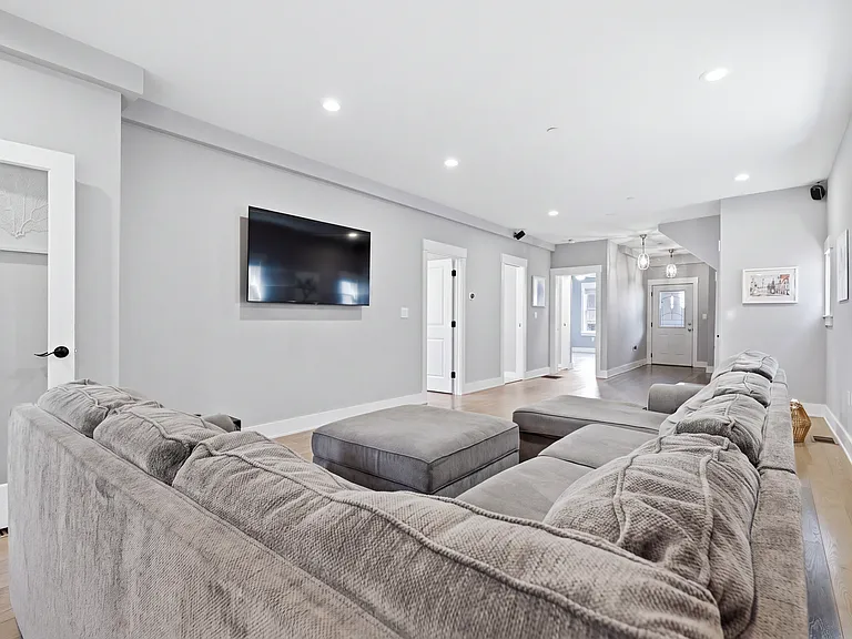 447 Frankfort St #1 — Photo 23