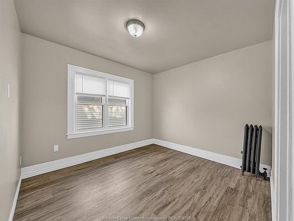 3rd image of 669 Park St W