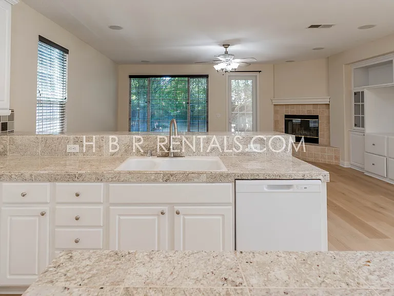 237 E Legacy Dr — Photo 12