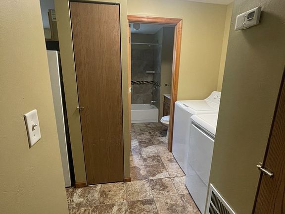 3rd image of 926 Greenwood Ave #3