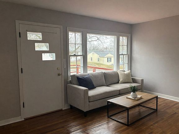 3rd image of 330 Myra Pl