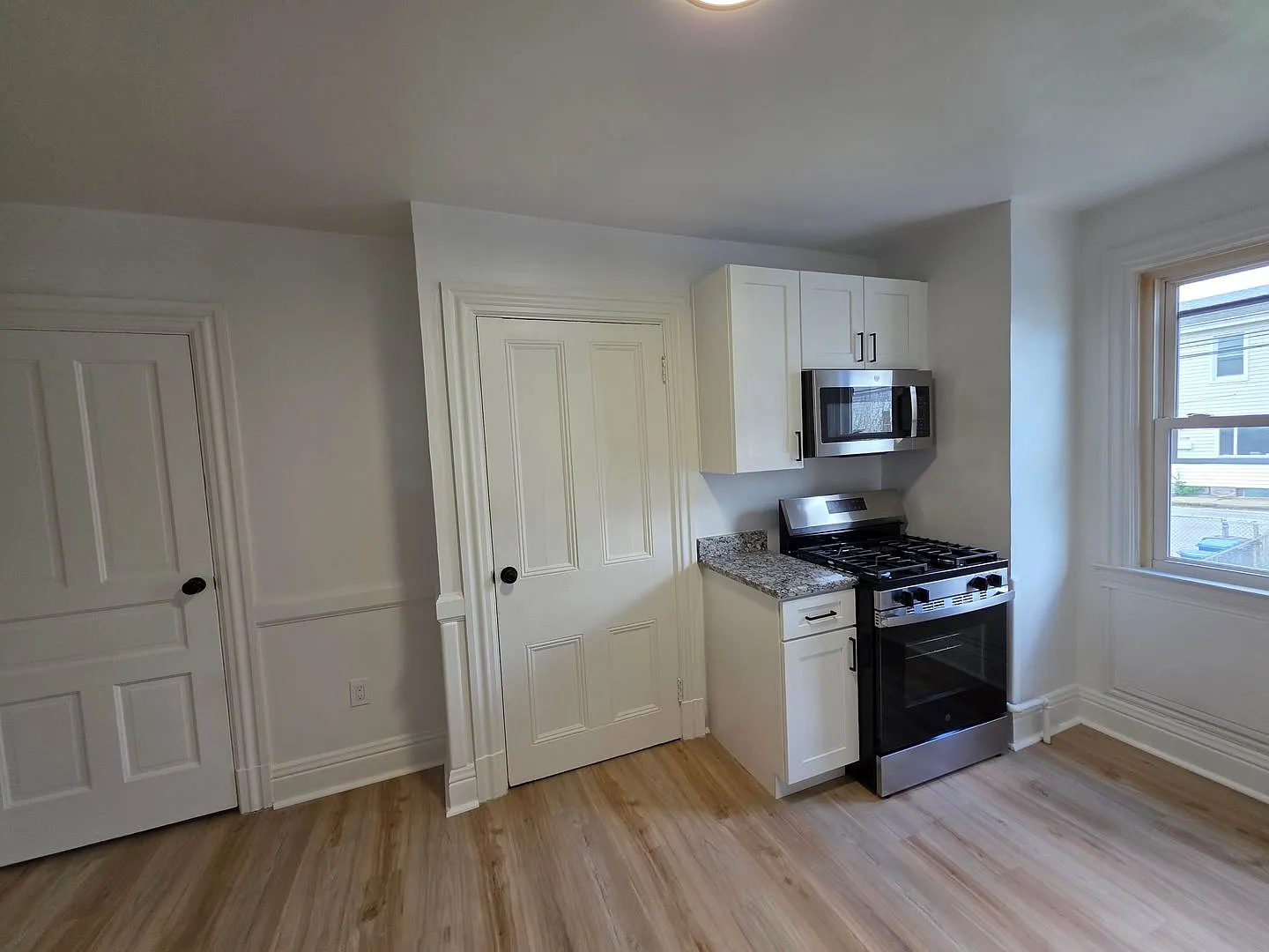 Newly Updated 3 bedroom 1 bathroom Apartment for Rent! — Photo 2