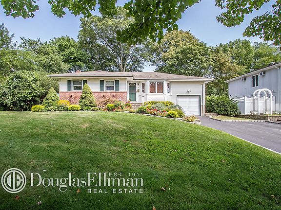 3rd image of 15 Tanglewood Dr