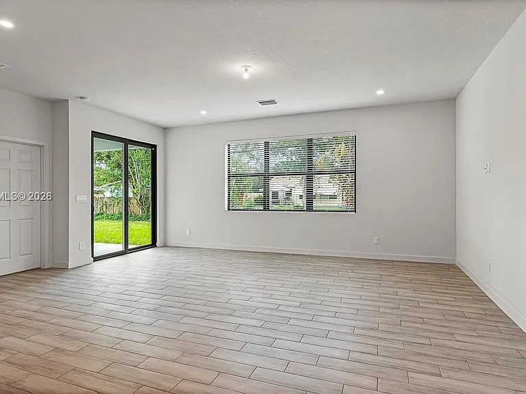 7704 Pacific Ave — Photo 10