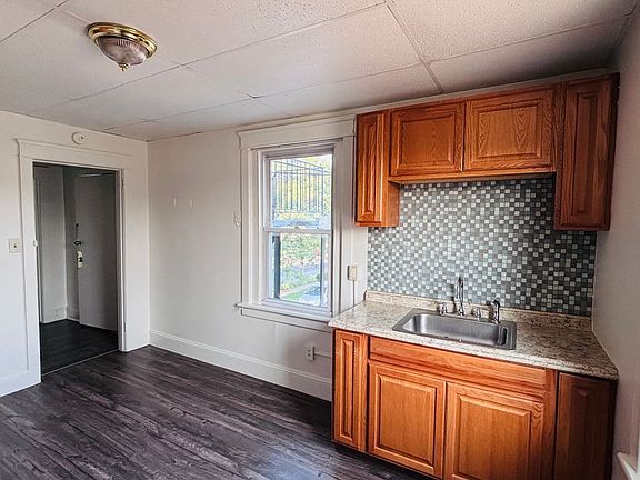 4th image of 559 E Broad St #4