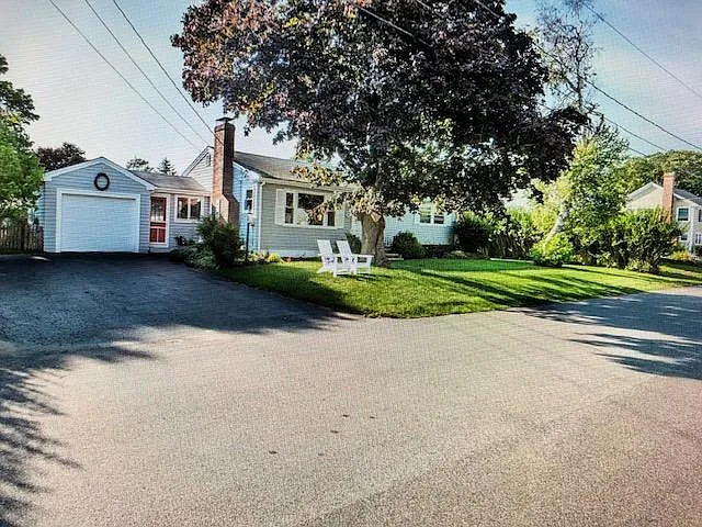 15 Crescent View Ave — Photo 4
