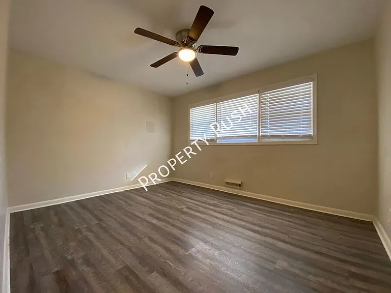 4726 Fairwood Ln — Photo 13