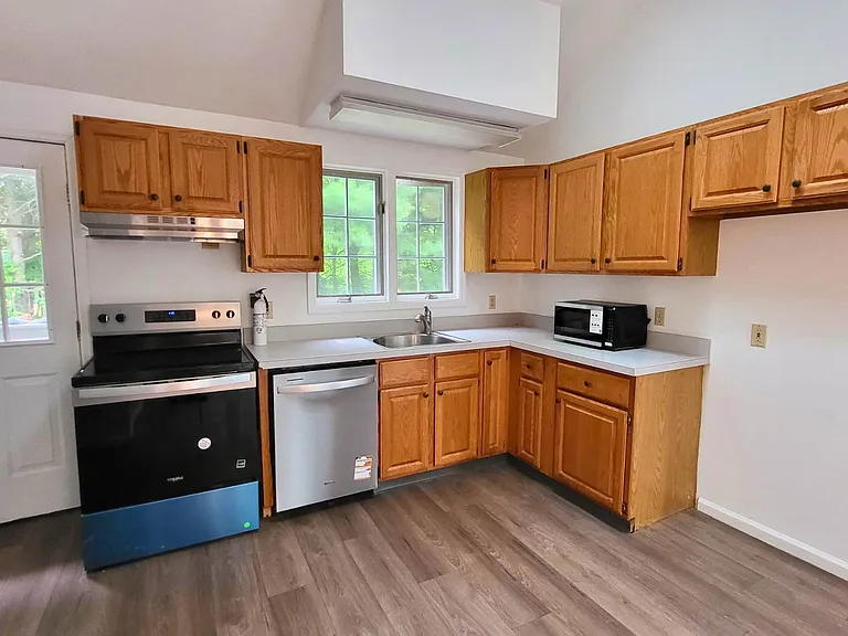 19 Friendship Ln — Photo 4