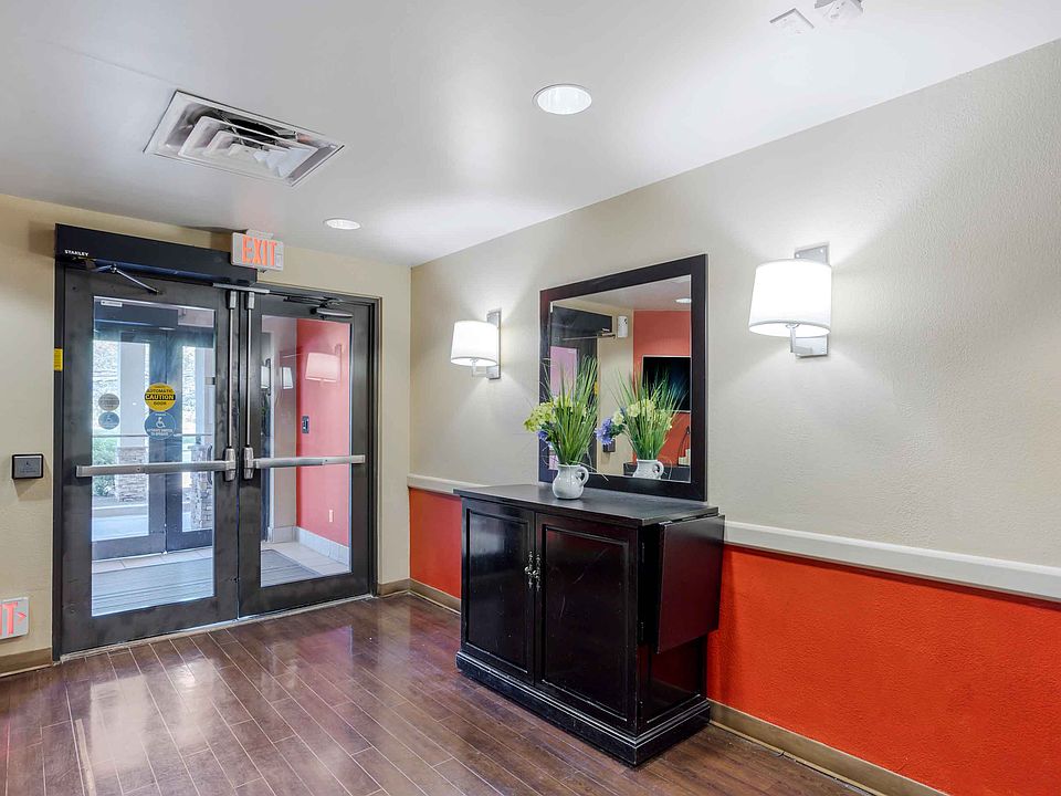 Lobby and Guest Check-in