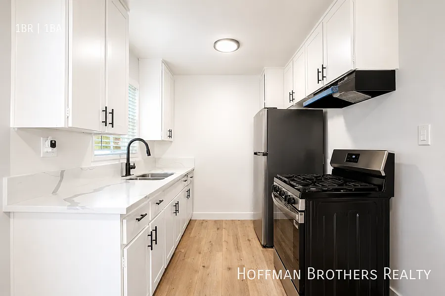 3878 S Potomac Ave Los Angeles, CA 90008 — Photo 2