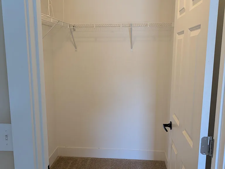 S15W22189 Overlook Ct — Photo 14