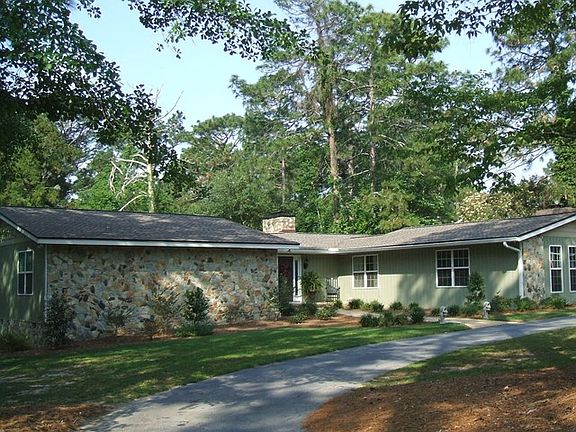 2nd image of 8 Bracken Dr
