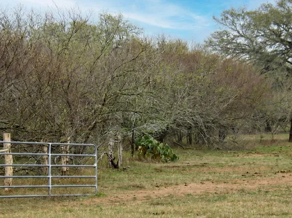 5020 Metting School Rd, Yorktown, TX 78164