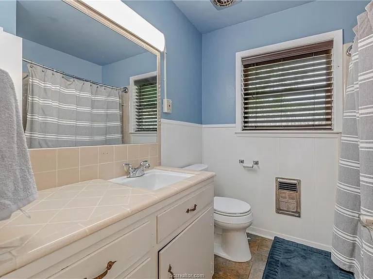 902 Holik Dr — Photo 13
