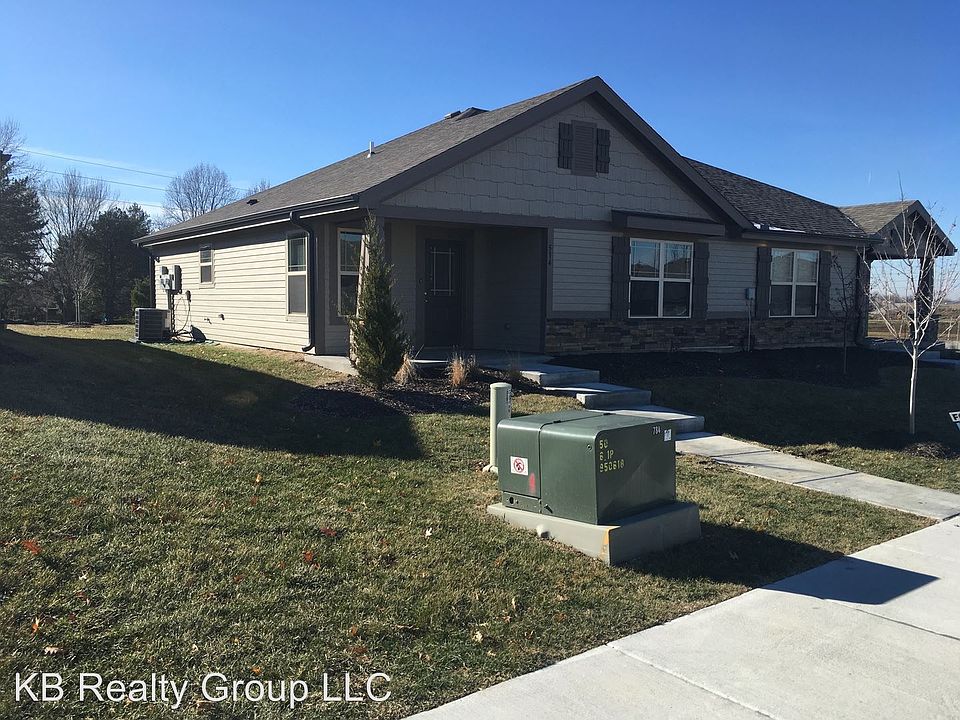 1st image of 514 SE Maple Dr