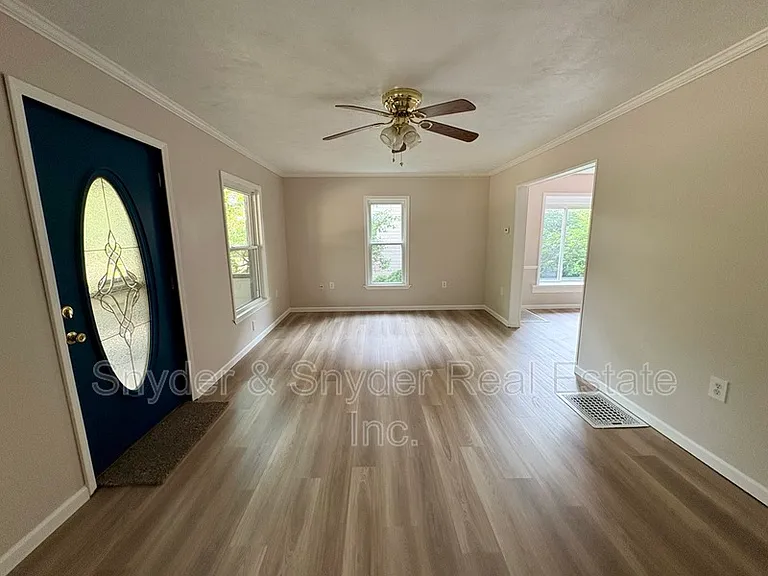 605 Sackett Ave — Photo 6