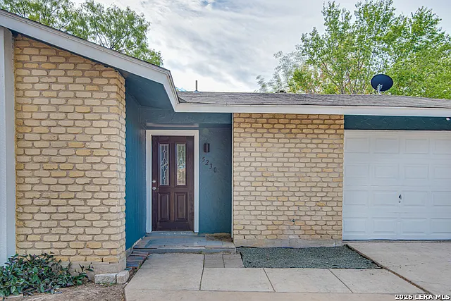 5230 Village Row — Photo 3