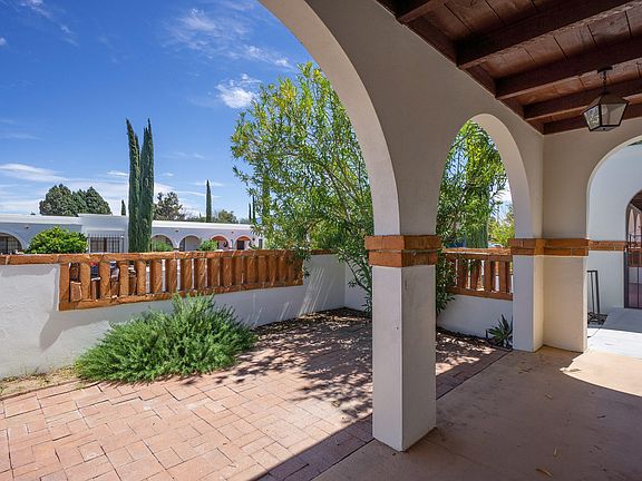 3rd image of 302 S Paseo Lobo